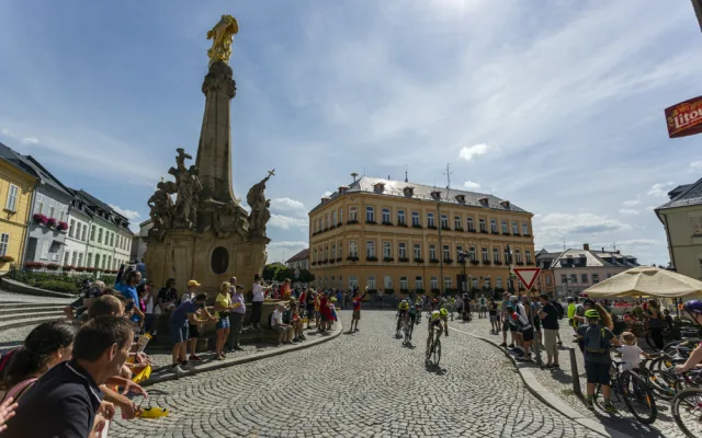 FOTOGALERIE: Šternberk zaplavila špičková cyklistika. Sazka Tour ovládl Ital Rota