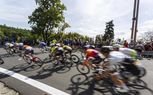 FOTOGALERIE: Šternberk zaplavila špičková cyklistika. Sazka Tour ovládl Ital Rota
