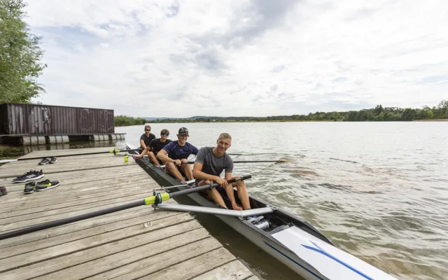 Dojíždění přes bahno a šatna v unimo buňce. Veslaři z Olomouce doufají v konec pětiletého exilu