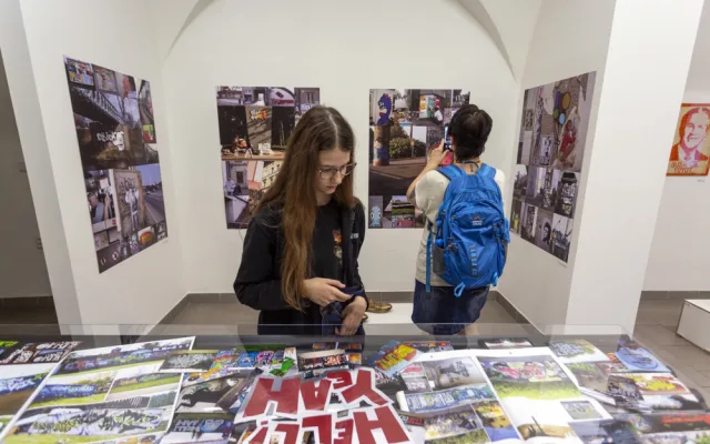 (NE)OBYČEJNÝ: Barevnými balónky rozjížděl Mudr.Pudr éru street artu v Olomouci