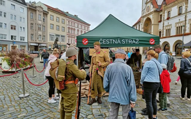 V Olomouci vzniká pískovcová socha císařovny Marie Terezie. Probíhá Týden vojenské historie