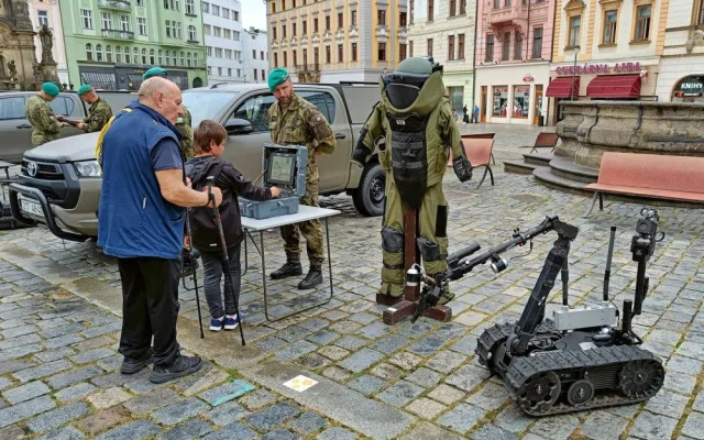 V Olomouci vzniká pískovcová socha císařovny Marie Terezie. Probíhá Týden vojenské historie