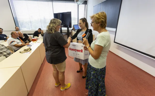 Fyzikální experimenty či inovativní simulace z Honeywellu. Veletrh nápadů inspiroval učitele