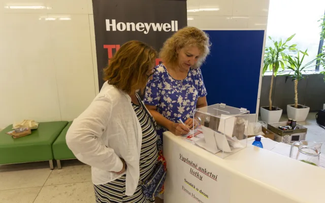 Fyzikální experimenty či inovativní simulace z Honeywellu. Veletrh nápadů inspiroval učitele