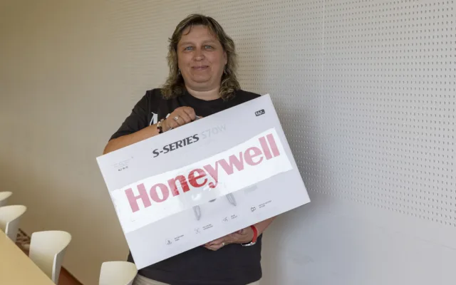 Společnost Honeywell připravila pro účastníky veletrhu soutěž o dron, štěstí se usmálo na učitelku z Rumburku Pavlínu Pfeiferovou