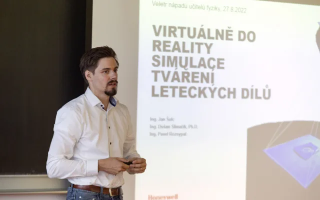 Fyzikální experimenty či inovativní simulace z Honeywellu. Veletrh nápadů inspiroval učitele
