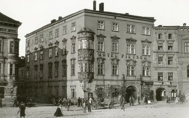 Hotel Pietsch, dole hospoda U Černého orla (1897)