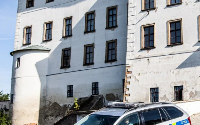 Setkání s kosmonautem, záhada zamčeného pokoje, šnek na dálnici. I to občas řeší policisté z Mohelnice