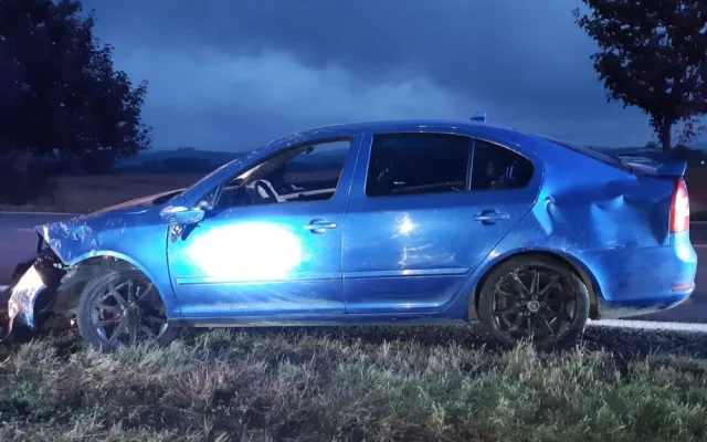 Jednadvacetiletá řidička s téměř dvěma promile skončila nad ránem u Postřelmova na střeše