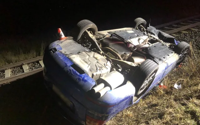 Jednadvacetiletá řidička s téměř dvěma promile skončila nad ránem u Postřelmova na střeše