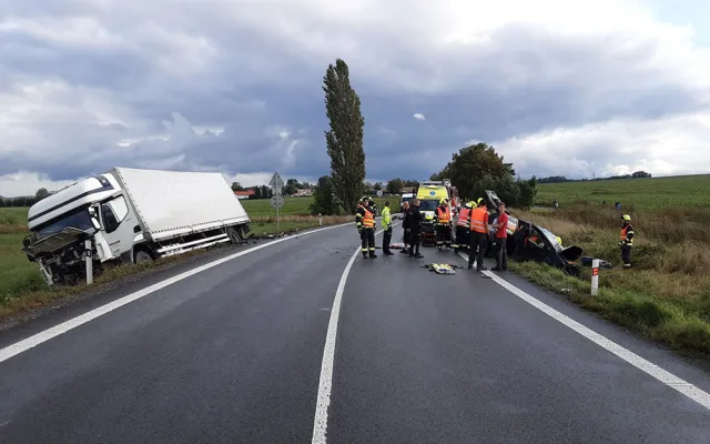 Frekventovaný tah za Mohelnicí zavřela vážná nehoda, pro řidičku letěl vrtulník