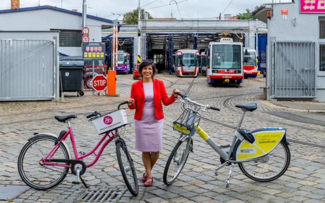 Nesmíme čekat, až lidé přijdou před radnici zadlužení a vymrzlí, říká Hanáčková