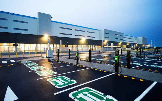 Stavba distribučního centra Amazonu u Kojetína je u konce. Přišlo na pět miliard