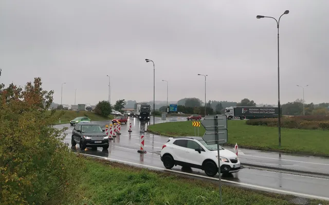 Asfaltování kruháče u Globusu zacpalo příjezd do Olomouce. Motoristé si počkají na trase od Mohelnice