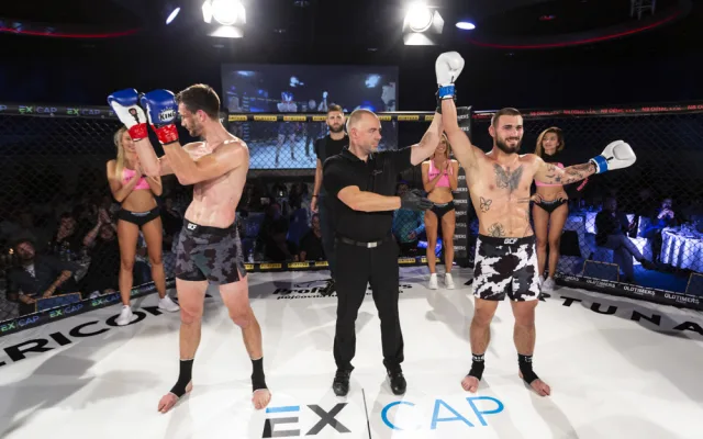 Oblíbený zápasník olomouckého klubu Smash Gym Pavel Hennrich ukončil kariéru, v posledním zápase ho porazil Petr Dvořáček