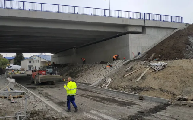 Konec kolon u Prostějova. Silničáři dokončili opravy sjezdu z dálnice a pro letošek i estakády