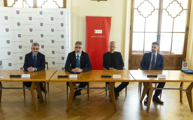 ANO podepsalo koaliční smlouvu s Piráty, ProOlomouc a spOLečně. V radě bude sedm nováčků