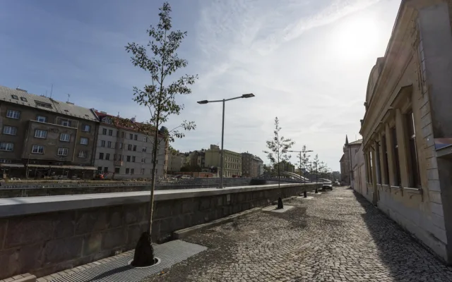 FOTOGALERIE: Olomoucká náplavka je po kolaudaci otevřená. Stavba u Moravy ještě pokračuje