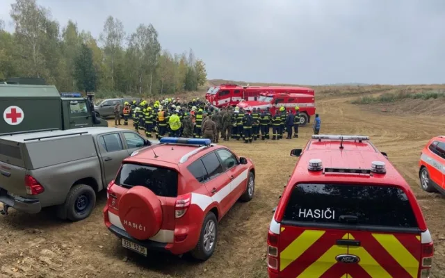 Stovky hasičů a stříkačky Triton a Titan: Vojenský újezd u Prostějova hostil speciální cvičení