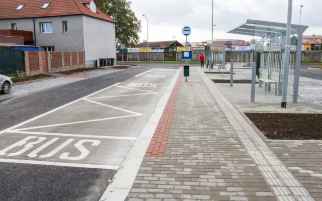 Nový kruhový objezd v Určicích nahradí nepřehlednou křižovatku. Průjezd bude plynulejší