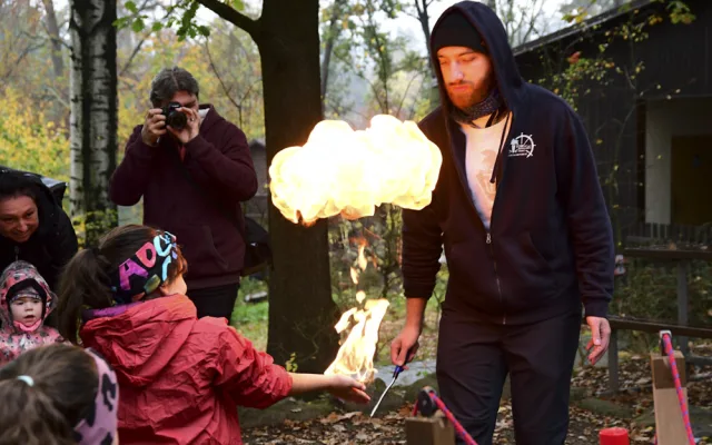 Hrůzné kostýmy, krampusáci i dýně pro zvířata. V Zoo Olomouc pokračuje Strašidelný týden