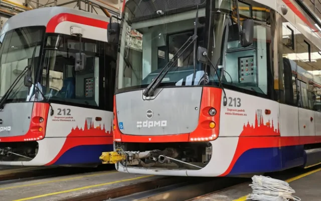 Dopravní podnik již chystá vánoční tramvaje. Do ulic Olomouce vyjedou příští neděli