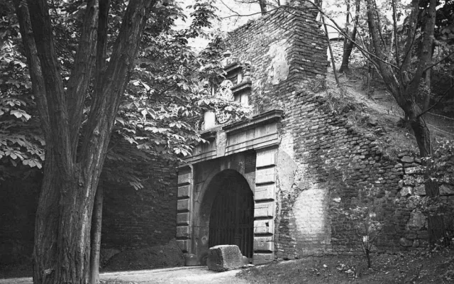 Vnitřní oblouk Františkovy brány 1865