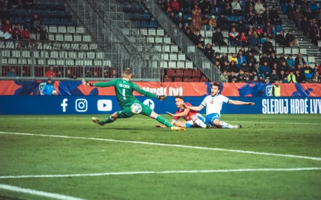 Mojmír Chytil dává gól za reprezentaci proti Faerským ostrovům