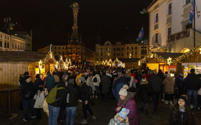 Rozsvícení stromu v Olomouci přilákalo davy. Jedle dostala jméno Perníček