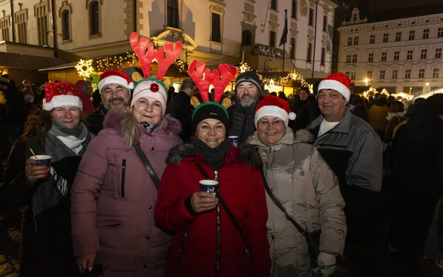 Rozsvícení stromu v Olomouci přilákalo davy. Jedle dostala jméno Perníček