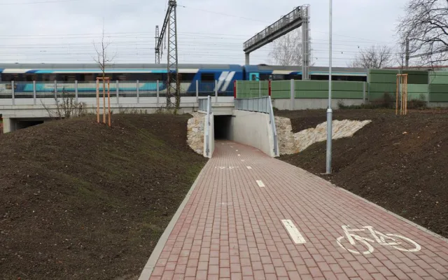 Dvě stě metrů cyklostezky za 29 milionů. Přerov pro kolaře překopal železniční koridor