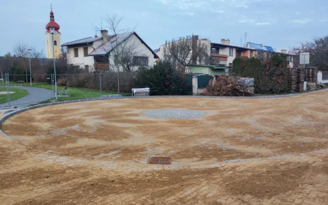 GLOSA: Kontroverzní obratiště a parkoviště u základní školy v Bohuňovicích