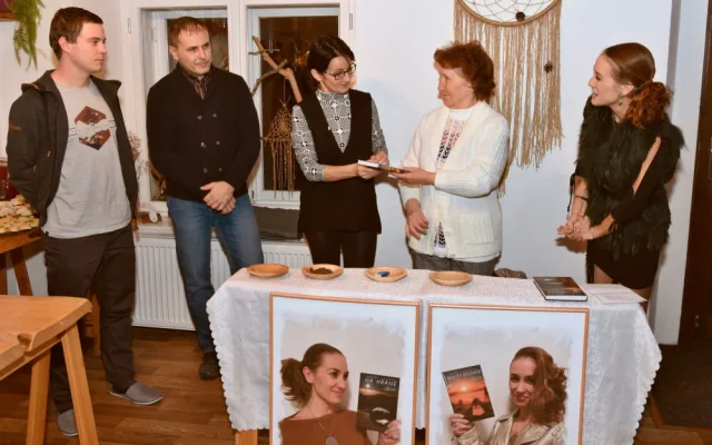 Hit Vánoc. Na trh jsou uvedeny dvě knihy nadějné spisovatelky Zuzany Svěží