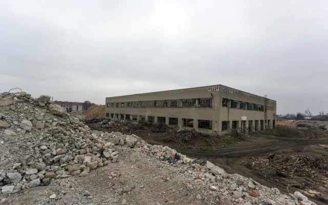 Stavby na Velkomoravské už jsou téměř minulostí. Demolice míří do finále