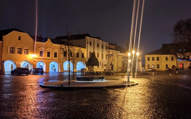 Ozdoba přerovského náměstí je hotová. Stovky let stará studna získala moderní zakrytí