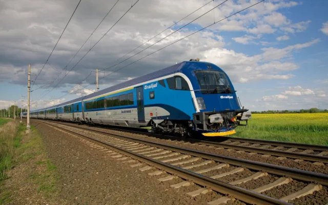 Cestující mezi Ostravou, Olomoucí a Prahou budou moct jet i vlaky railjet a InterJet