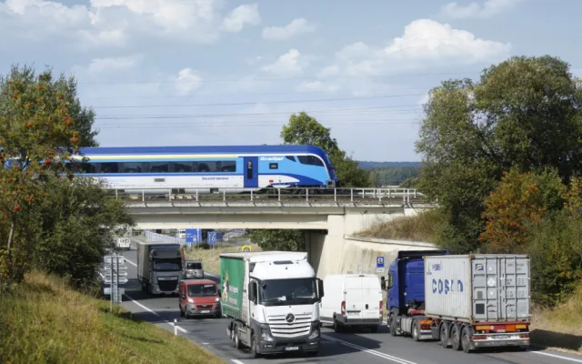 Cestující mezi Ostravou, Olomoucí a Prahou budou moct jet i vlaky railjet a InterJet