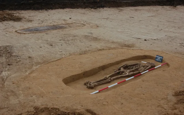 Naši předci své hroby promyšleně umísťovali do krajiny. Svědčí o tom nálezy archeologů u Dobromilic