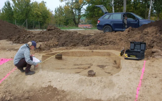 Naši předci své hroby promyšleně umísťovali do krajiny. Svědčí o tom nálezy archeologů u Dobromilic