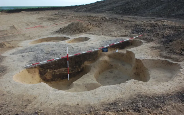 Naši předci své hroby promyšleně umísťovali do krajiny. Svědčí o tom nálezy archeologů u Dobromilic