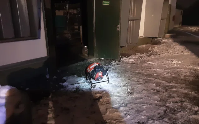 Čtyři jednotky hasičů likvidovaly požár trafostanice v Rokytnici. Škoda je pět milionů