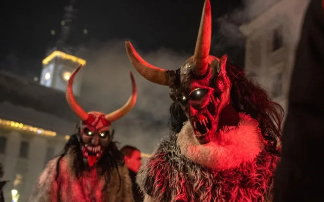 Na rej Krampusů do Olomouce zamířily tisíce lidí. Čerty hlídala profesionální ochranka