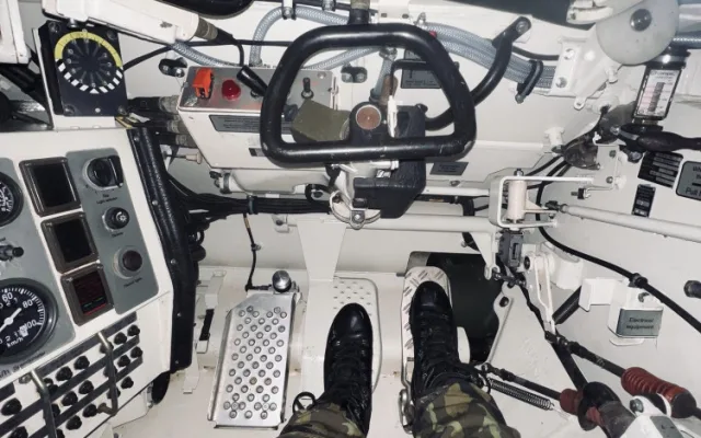 Armáda dnes v Přáslavicích převzala první tank, který dostala z Německa za pomoc Ukrajině