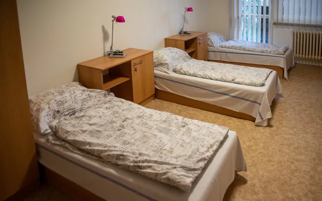 Fakultní nemocnice vyšla vstříc rodičům dětských pacientů, pro které nemá lůžka. Zařídila jim pokoje na ubytovně