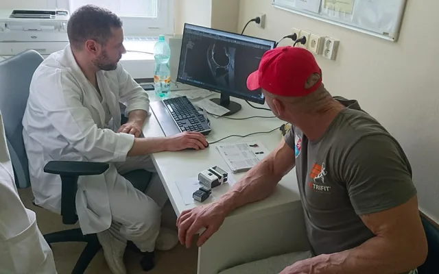 Patrik Šerý v ordinaci sportovního lékaře Jiřího Lošťáka