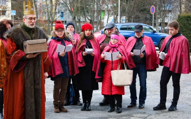 Tři králové prošli Olomoucí. Kostýmy oblekly hejtman, primátor a generální vikář olomoucké arcidiecéze