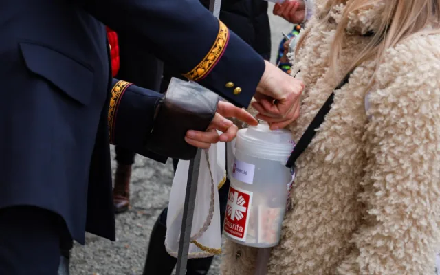 Tři králové prošli Olomoucí. Kostýmy oblekly hejtman, primátor a generální vikář olomoucké arcidiecéze