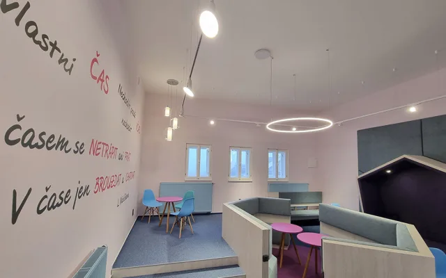 Designová studovna rozzářila uničovskou knihovnu. Ohlasy mě až překvapily, těší místostarostu