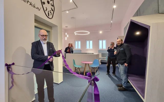 Designová studovna rozzářila uničovskou knihovnu. Ohlasy mě až překvapily, těší místostarostu