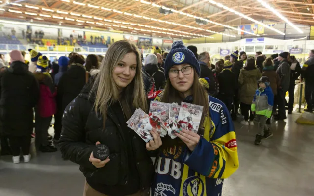 Stříbrní borci z Přerova ovládli rodný zimák. Pro podpis a fotku si přišly stovky fanoušků
